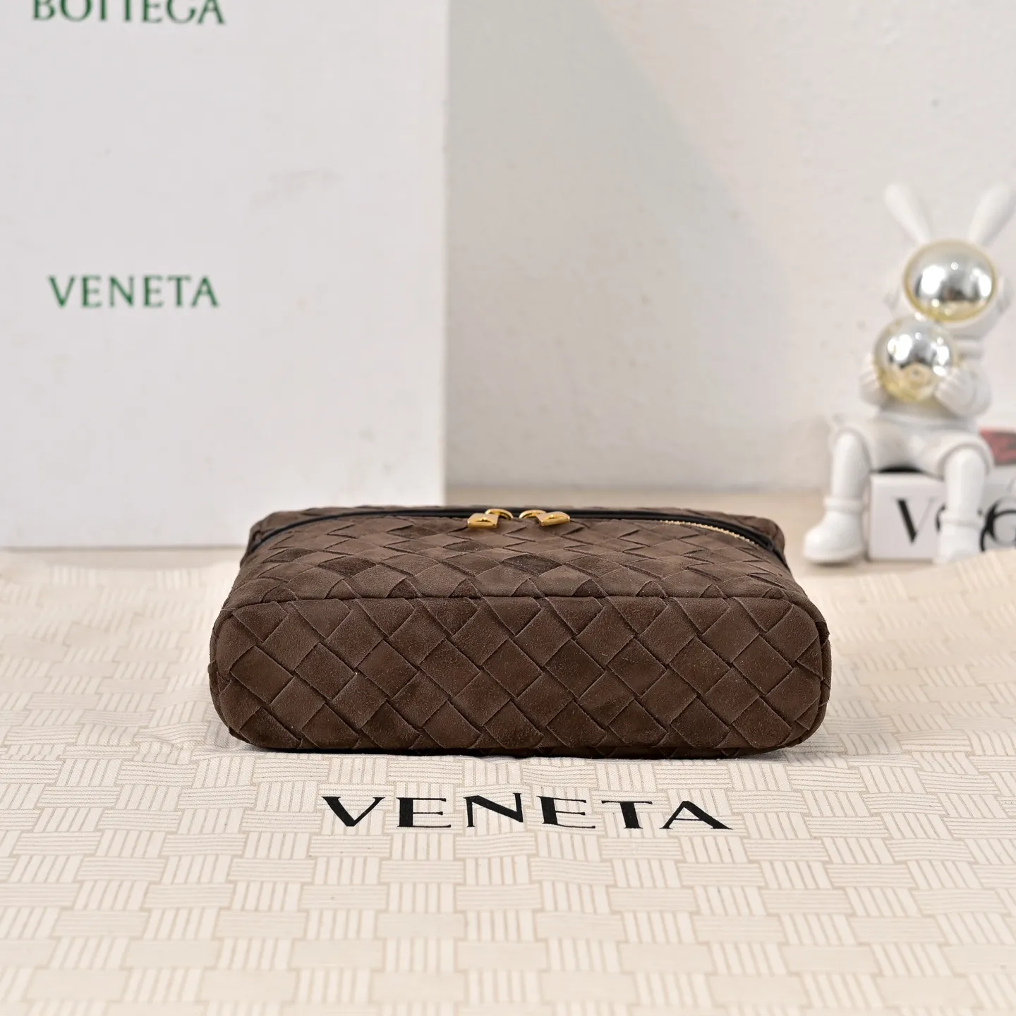 Batch 1360 #BV new Vanity Case suede cosmetic bag 🎈 is a super practical and stylish box cosmetic bag [Fireworks], using the brand's most classic cowhide weaving, with two-way zipper opening and closing, the overall style is retro and elegant, the top handle can be adjusted at will, the hand-held elegant temperament, cross-body casual and casual, unlocking various concave shape scenes 🎬 Model: 9109 Size: 22x12.5x5